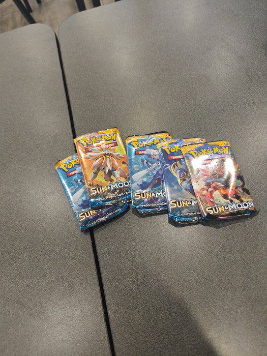 Pokemon: sun and moon base set booster pack